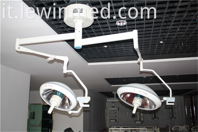 Dual lamp head halogen lamp